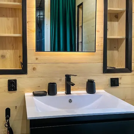 «yo Hill» - «йо хілл» - будинок в горах